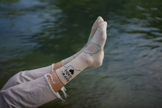 Aareliebe zum Anziehen – Berner Kollaboration bringt den Fluss auf die Socke
